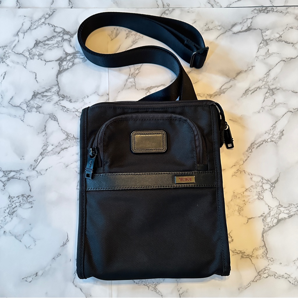 Tumi “Alpha Pocket Bag Small”